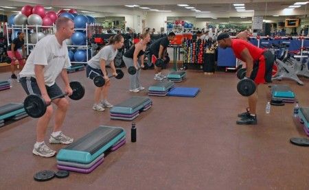 Lifting weights for muscle building in a training group